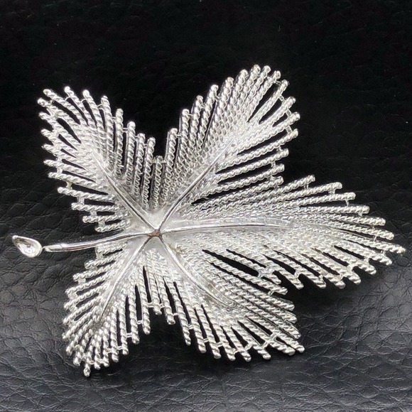 Vintage Sarah Coventry Leaf Brooch Feathery Textured Silver Tone Maximalist Pin0 - Picture 1 of 7